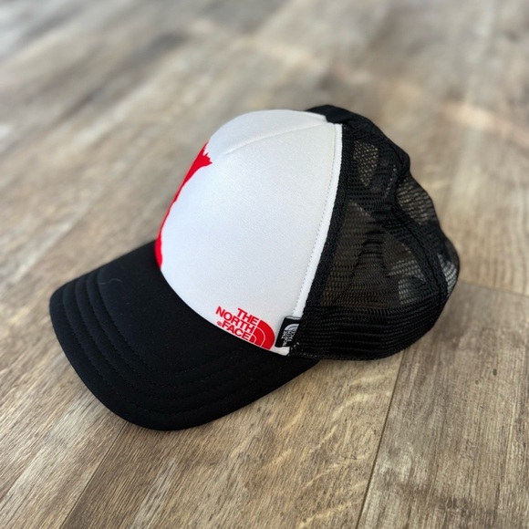Like new! The North Face Minnesota Red and Black Classic Trucker Baseball Hat - Picture 2 of 6
